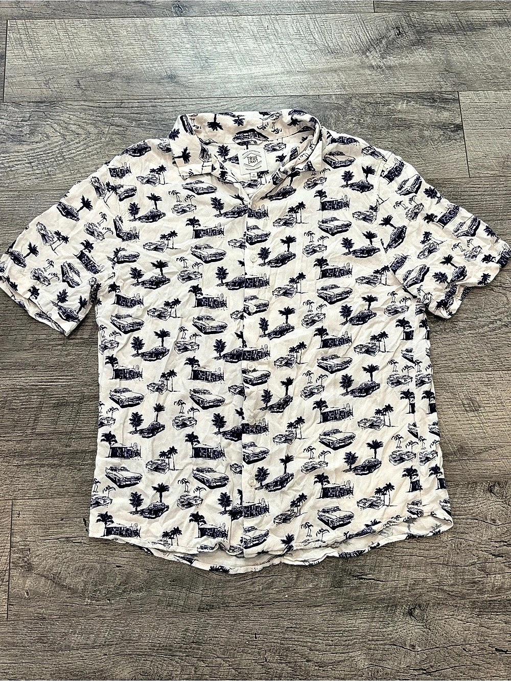 True Craft Men's Graphic Cars Print Short Sleeve Shirt M Hawaiian